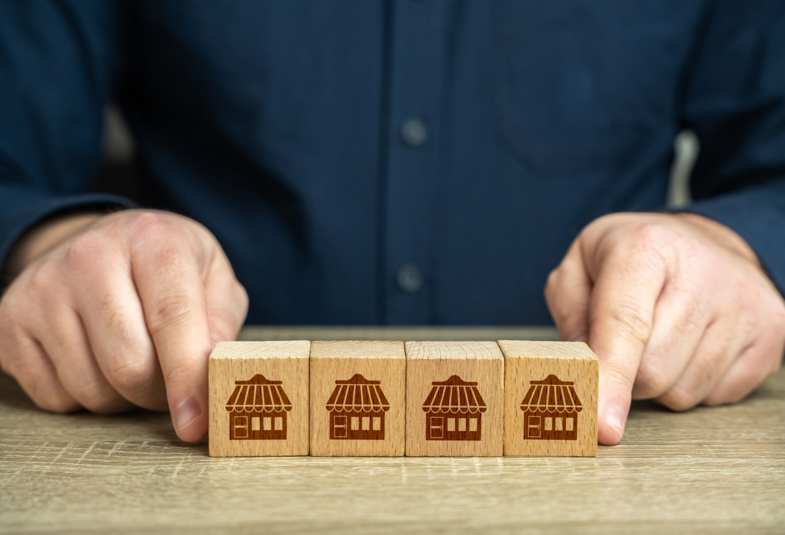 Consultant Discusses Pros & Cons of Franchising vs. Starting a Business